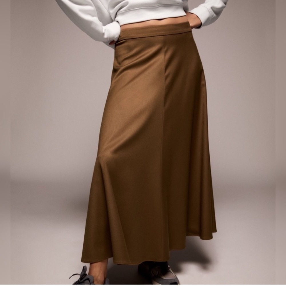 Last one- Zara NWT 🏷 MIDI skirt caramel color|Bloggers fav🔥